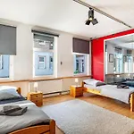 Loft Im Fabrikstil Mit 2 Eigenen Schlafzimmern Mit Wlan Und Parkplatz Apartamento *