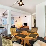Apartamento Loft Im Fabrikstil Mit 2 Eigenen Schlafzimmern Mit Wlan Und Parkplatz *