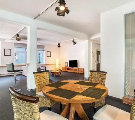 Apartamento Loft Im Fabrikstil Mit 2 Eigenen Schlafzimmern Mit Wlan Und Parkplatz *