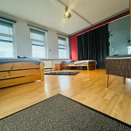 Loft Im Fabrikstil Mit 2 Eigenen Schlafzimmern Mit Wlan Und Parkplatz Apartamento *